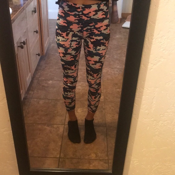 Fabletics camo leggings - Picture 2 of 4
